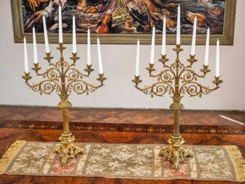 Velké párové neogotické svícny Velké párové neogotické svícny