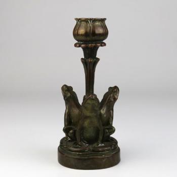 Secesní svícen s motivem žab Secesní svícen s motivem žab